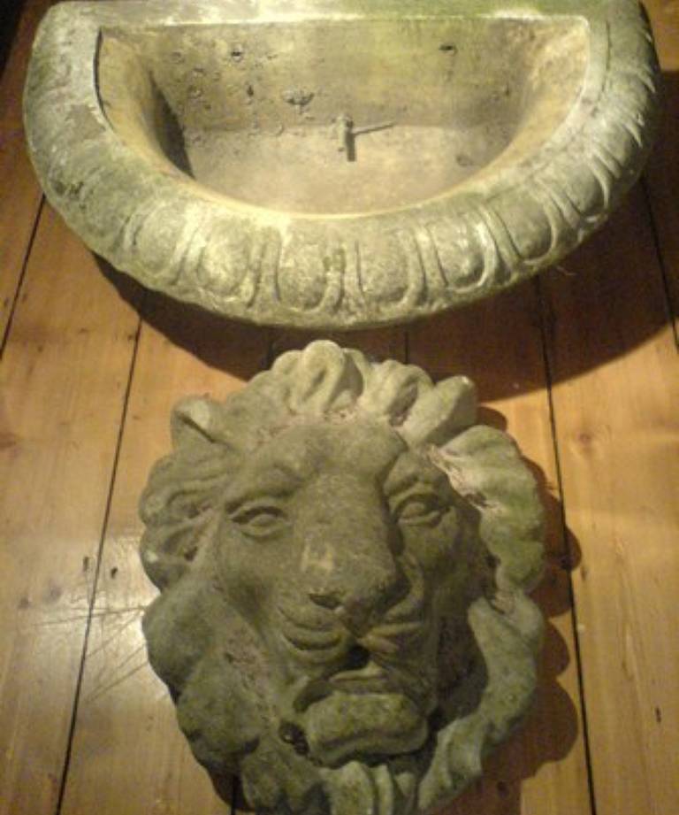 Lion mask fountain