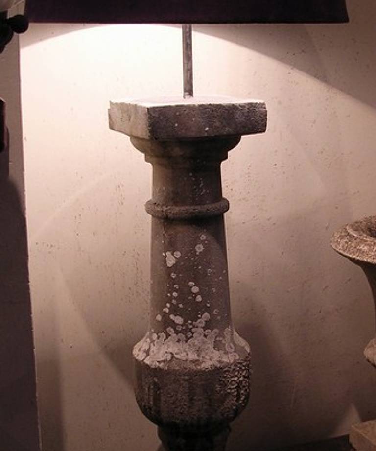 Stone ballustrade lamp