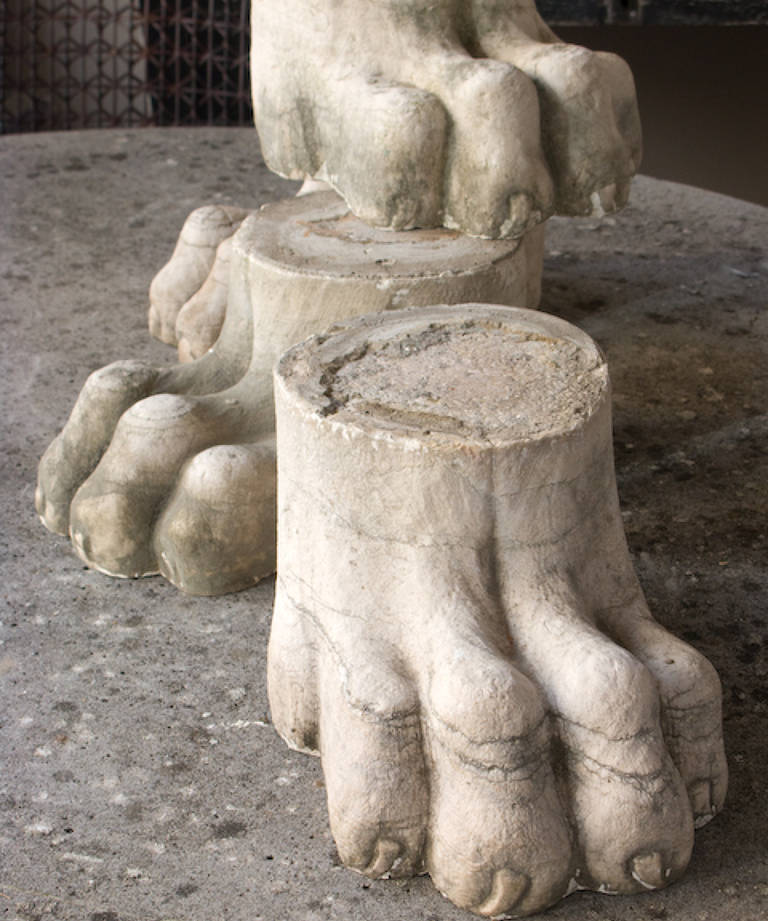 Marble lion paws